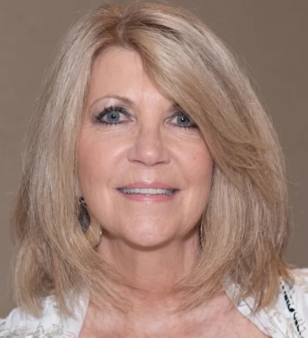  Laura Pruett
